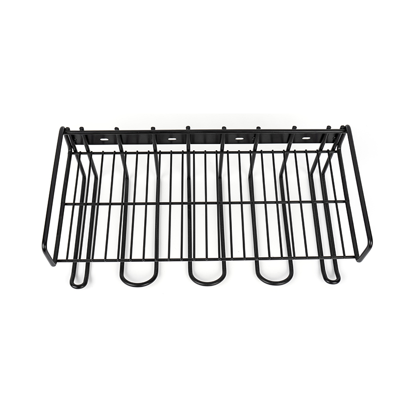 Seinään kiinnitettävä sähkötyökalujen järjestäjä autotalliin