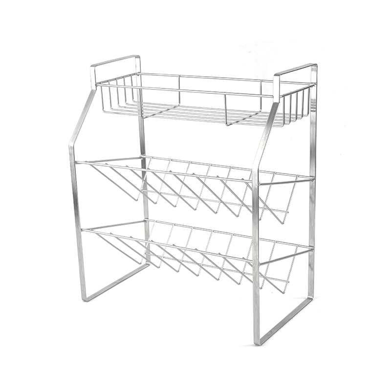 3-tasoinen musta mausteteline seinätelineellä keittiöön