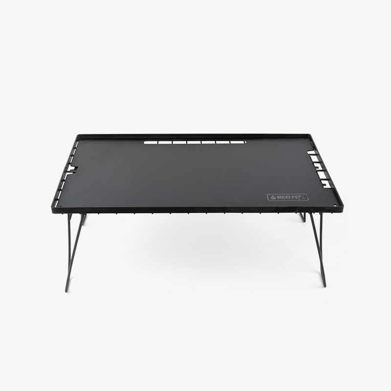 Jaloilla taitettava muovipöytä sisä- ja ulkokäyttöön