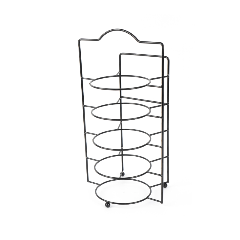 Porrastettu tarjoiluteline kulhoineen ja astioineen