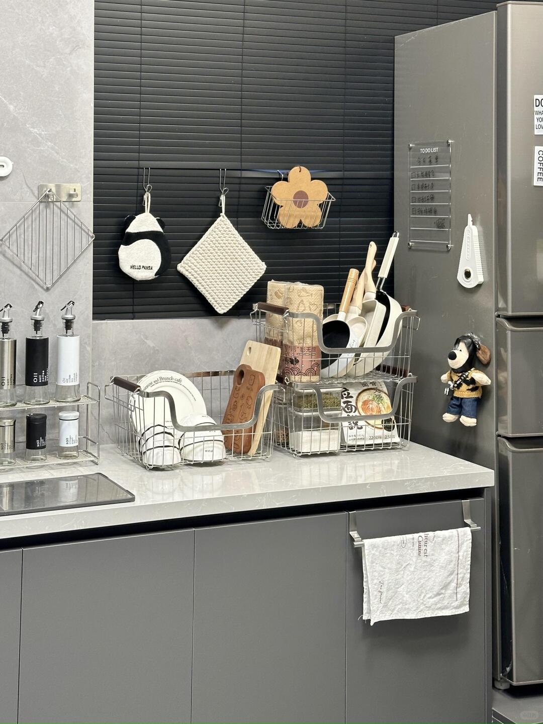 Pakollinen pienille asunnoille! Kuinka valita seinään kiinnitettävä metallihylly, joka on kantava ja kestävä?